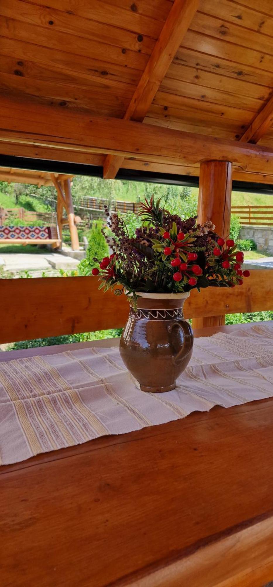 Casa Agroturistica Tarancuta Din Vatra Moldovitei Hotell Eksteriør bilde